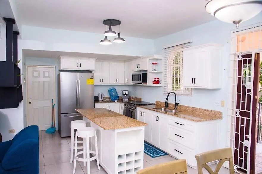 Vakantiehuis Tranquil Oasis In Mona Villa Kingston