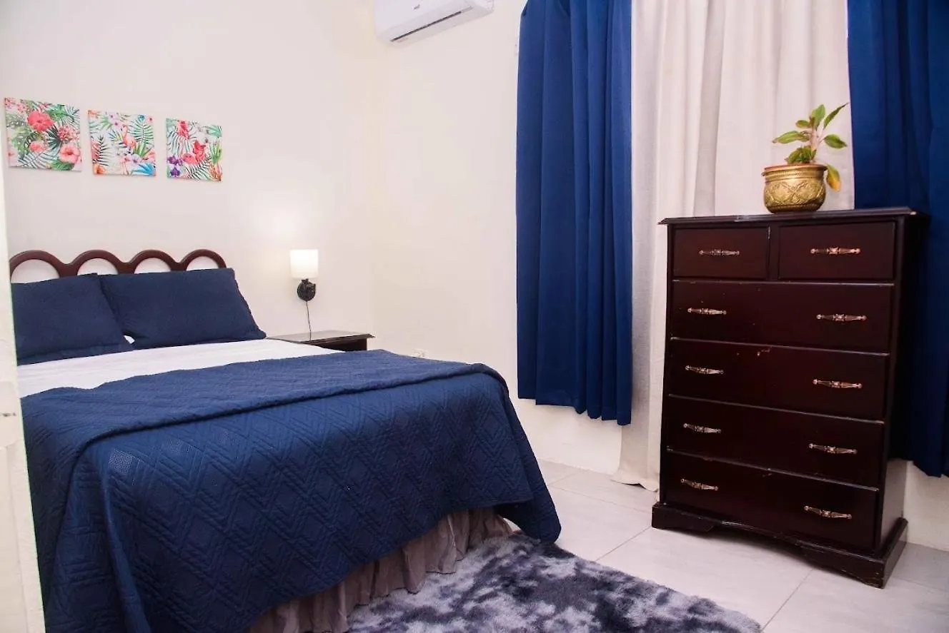 Vakantiehuis Tranquil Oasis In Mona Villa Kingston